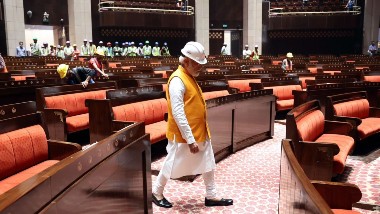 New Parliament Building Pics: కొత్త పార్లమెంట్ బిల్డింగ్ ఫోటోలు చూశారా, ప్రధాని నరేంద్ర మోదీ ఆకస్మిక తనిఖీ, సోషల్ మీడియాలో పిక్చర్స్ వైరల్